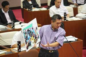 議会にて
